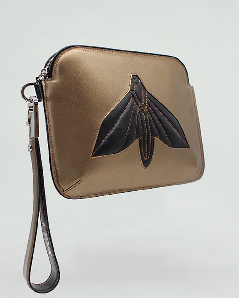 Pouch / Clutch in iridescent antique gold leather with central padded iconic Dea-Cult Sphinx motif. Side view.
