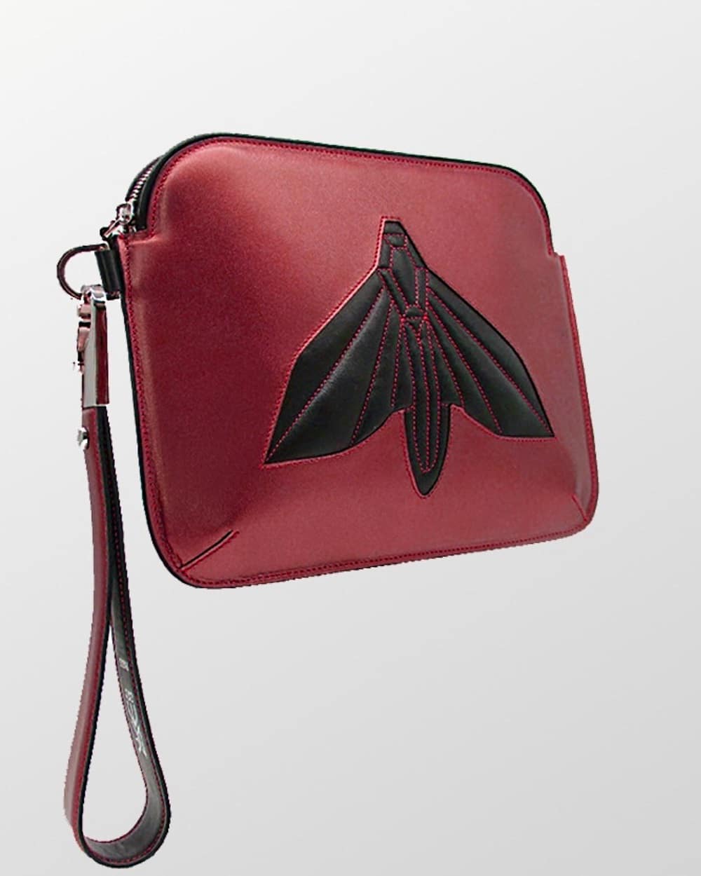 Pouch / Clutch in iridescent red leather with central padded iconic Dea-Cult Sphinx motif. Side view.
